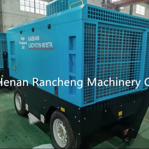 চার চাকা ট্রেলার টাইপ LGCY17-18-18/15TK এয়ার কমপ্রেসর কাজের চাপ ১৮ বার ২১০ এইচপি কামিন্স ইঞ্জিন, ১৫০-২০০ মিটার ড্রিলিংয়ের জন্য
