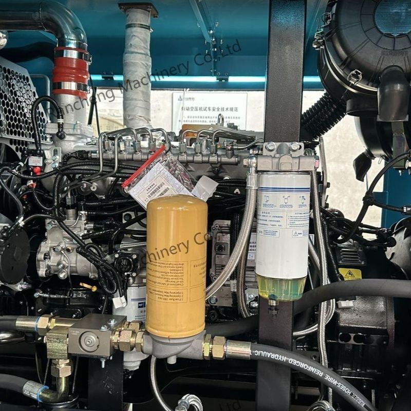 চার চাকা ট্রেলার টাইপ LGCY17-18-18/15TK এয়ার কমপ্রেসর কাজের চাপ ১৮ বার ২১০ এইচপি কামিন্স ইঞ্জিন, ১৫০-২০০ মিটার ড্রিলিংয়ের জন্য