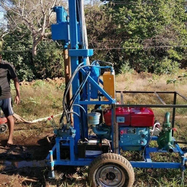 150 মিটার গভীরতা পোর্টেবল কূপ খনন যন্ত্র 22Hp / 16.2Kw ডিজেল মোটর পাওয়ার পারকাসিভ এবং ঘূর্ণায়মান প্রকার
