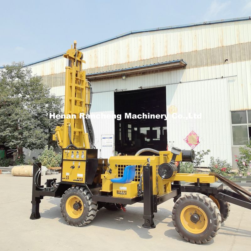 ট্রেইলার টাইপ ওয়াটার ওয়েল ড্রিলিং রিগ ২০০ মিটার গভীরতা সহজে পরিচালনাযোগ্য, কাদা পাম্প এবং এয়ার কমপ্রেসর উভয়ই