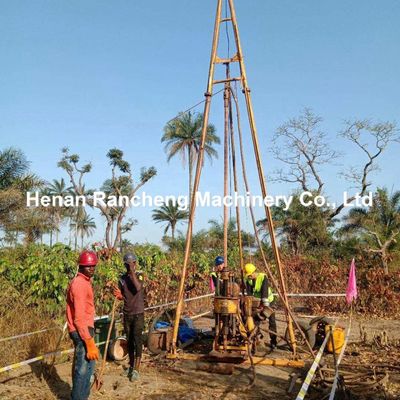 200 মিটার গভীরতা হাইড্রোলিক ছোট খনির ড্রিলিং রিগ মুটিল ফাংশনাল 90 ° ≈ 75 ° ড্রিলিং কোণ